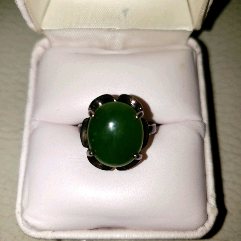 Sterling silver ring with Jade stone